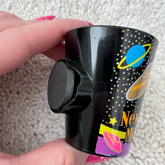 FREE w/ Purchase! Roswell New Mexico Alien UFO Plastic Shot Glass Magnet - Picture 6 of 7